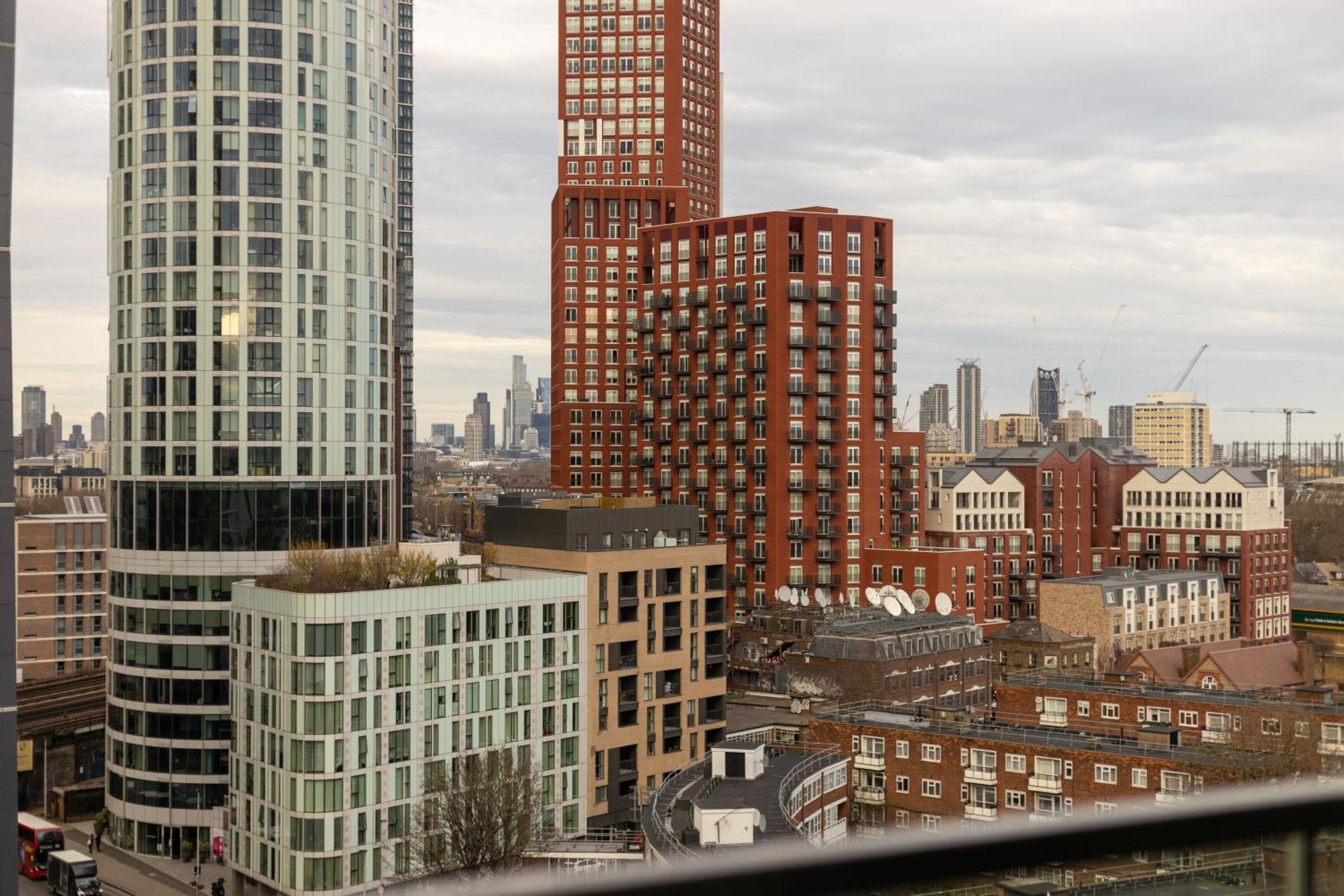 Stylish And Spacious- One Bed In Nine Elms Apartament Londra